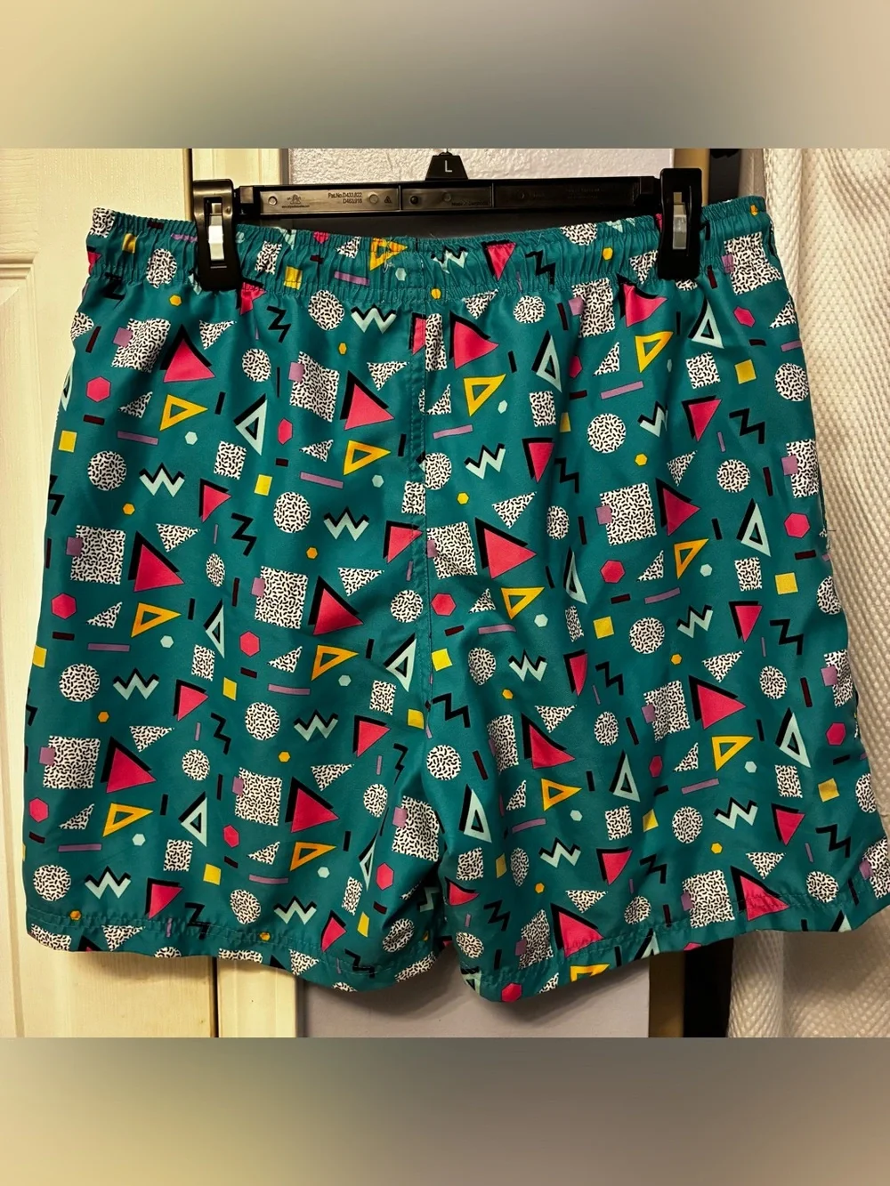 Broken Threads Men’s Funky 80’s/90’s Pattern Swim Trunks, Size L - Picture 2 of 4